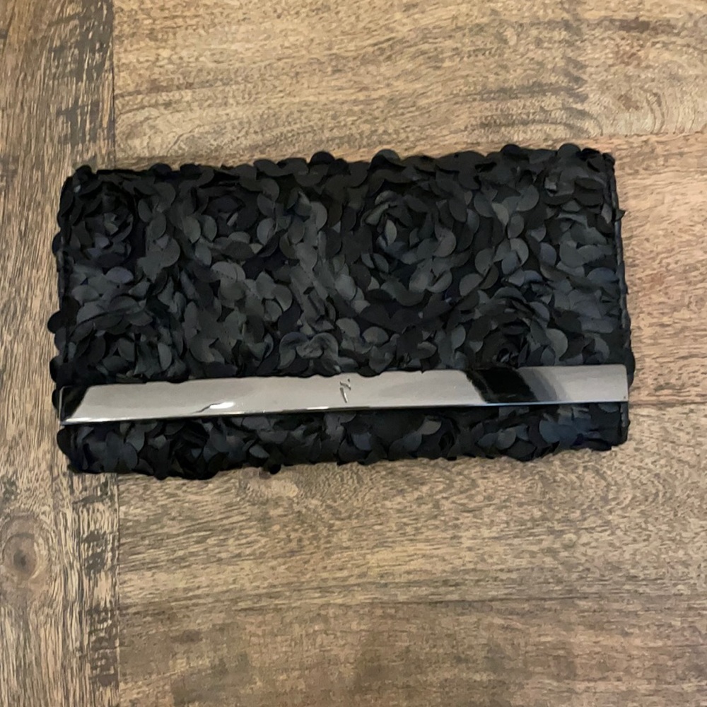 Black Clutch // Removable Chain
